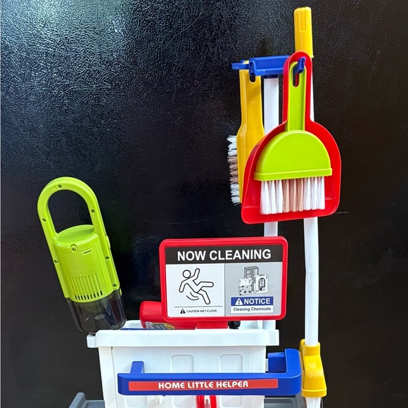Little Helper Cleaning Cart with Working Vacuum, Broom, Scraper, Spray Cleaner - Picture 3 of 16